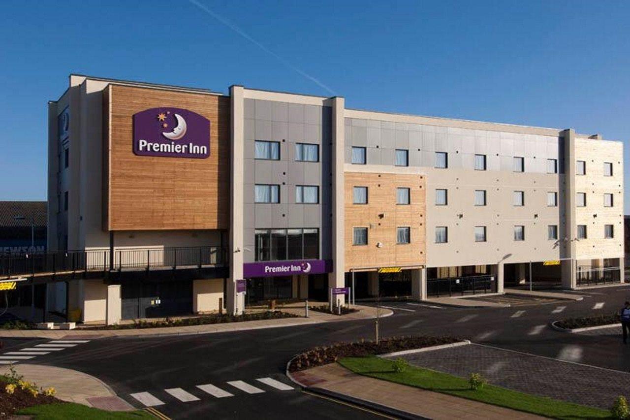 Premier Inn Ньютон Эбэт Экстерьер фото
