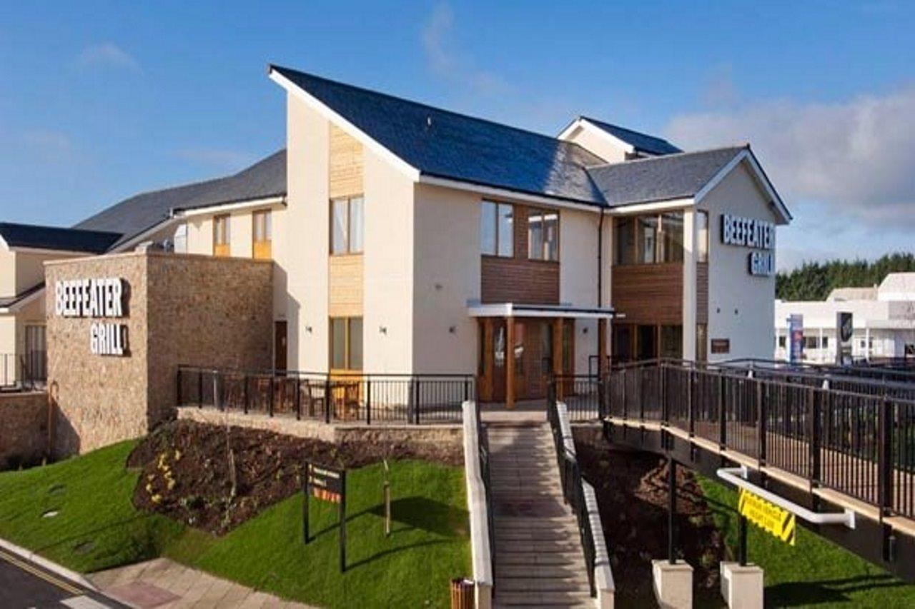 Premier Inn Ньютон Эбэт Экстерьер фото